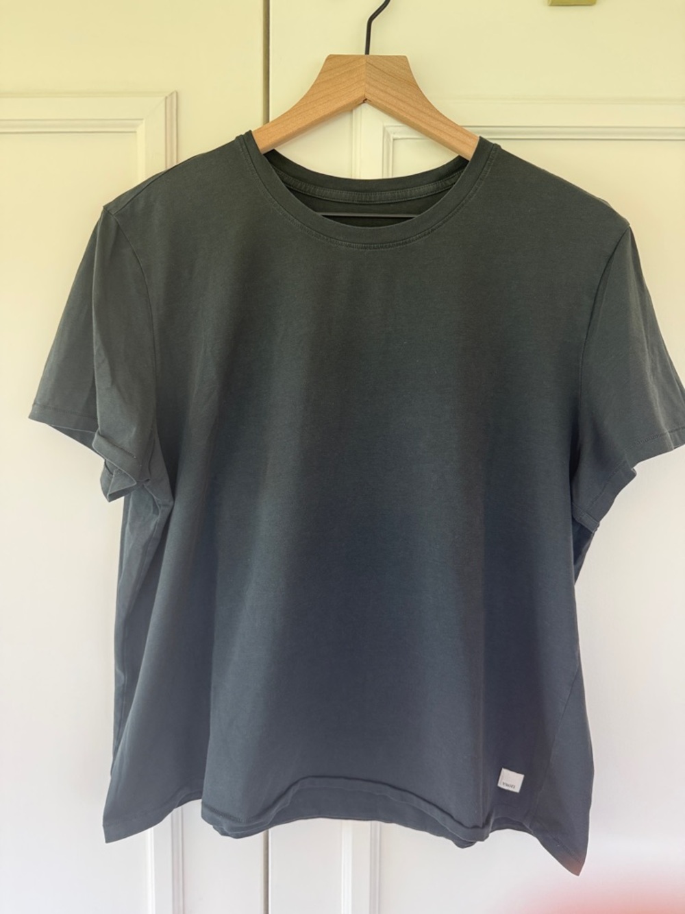 Vuori Women’s Short Sleeve Feather Classic Tee in charcoal gray, size M